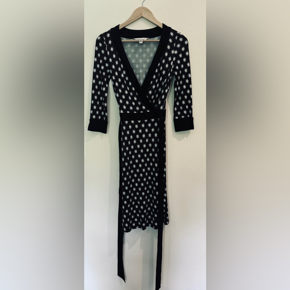 DVF Star Pattern Classic Wrap Dress with Pockets - Picture 3 of 10
